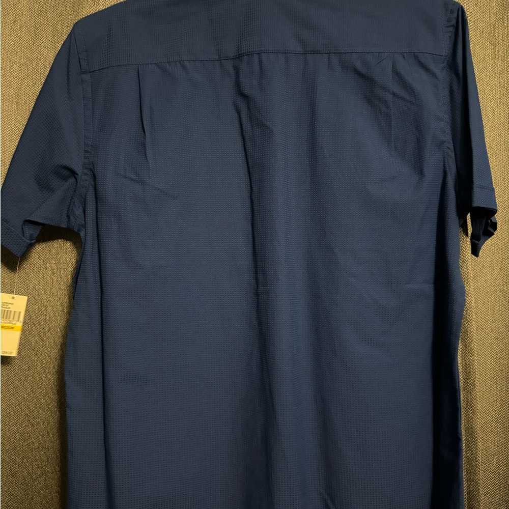 Van Heusen Traveler Button Down Shirt , Blue , Medium Size. Brand New with Tags - Picture 2 of 4